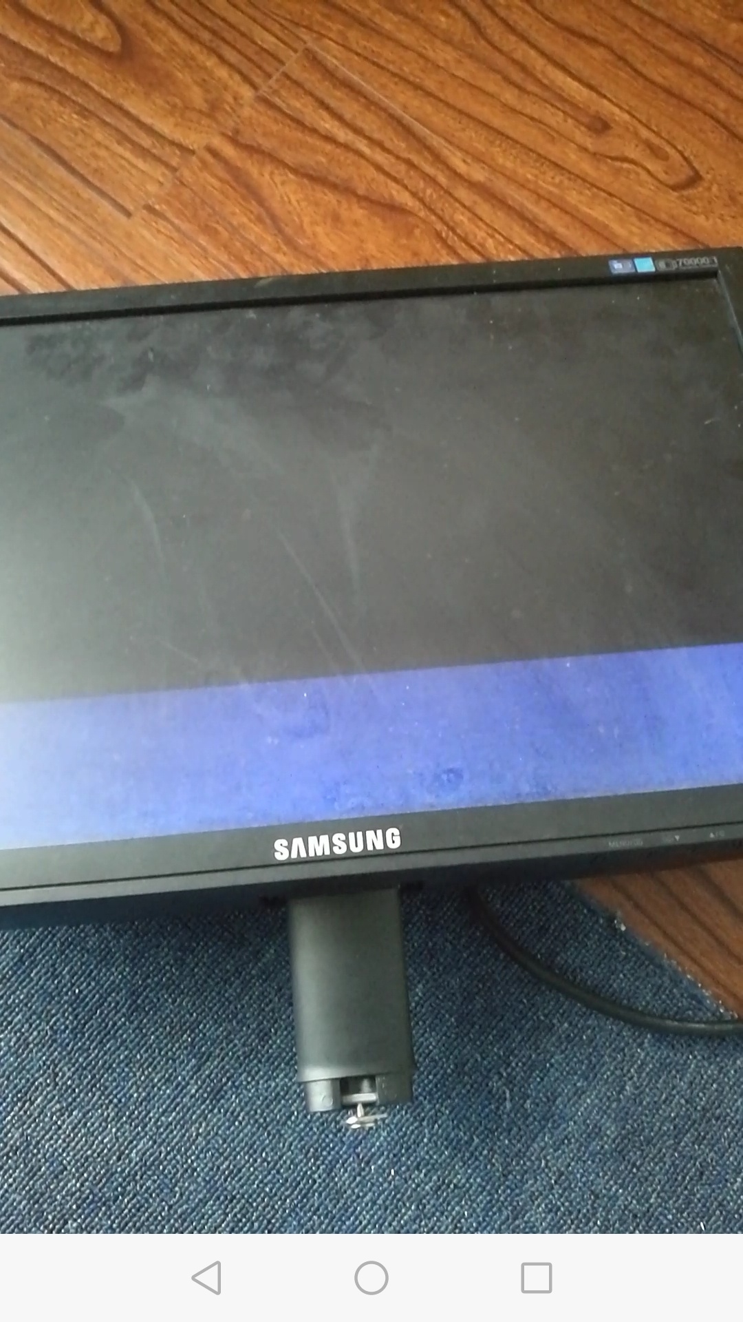 三星e1920nw开机上下黑屏走动