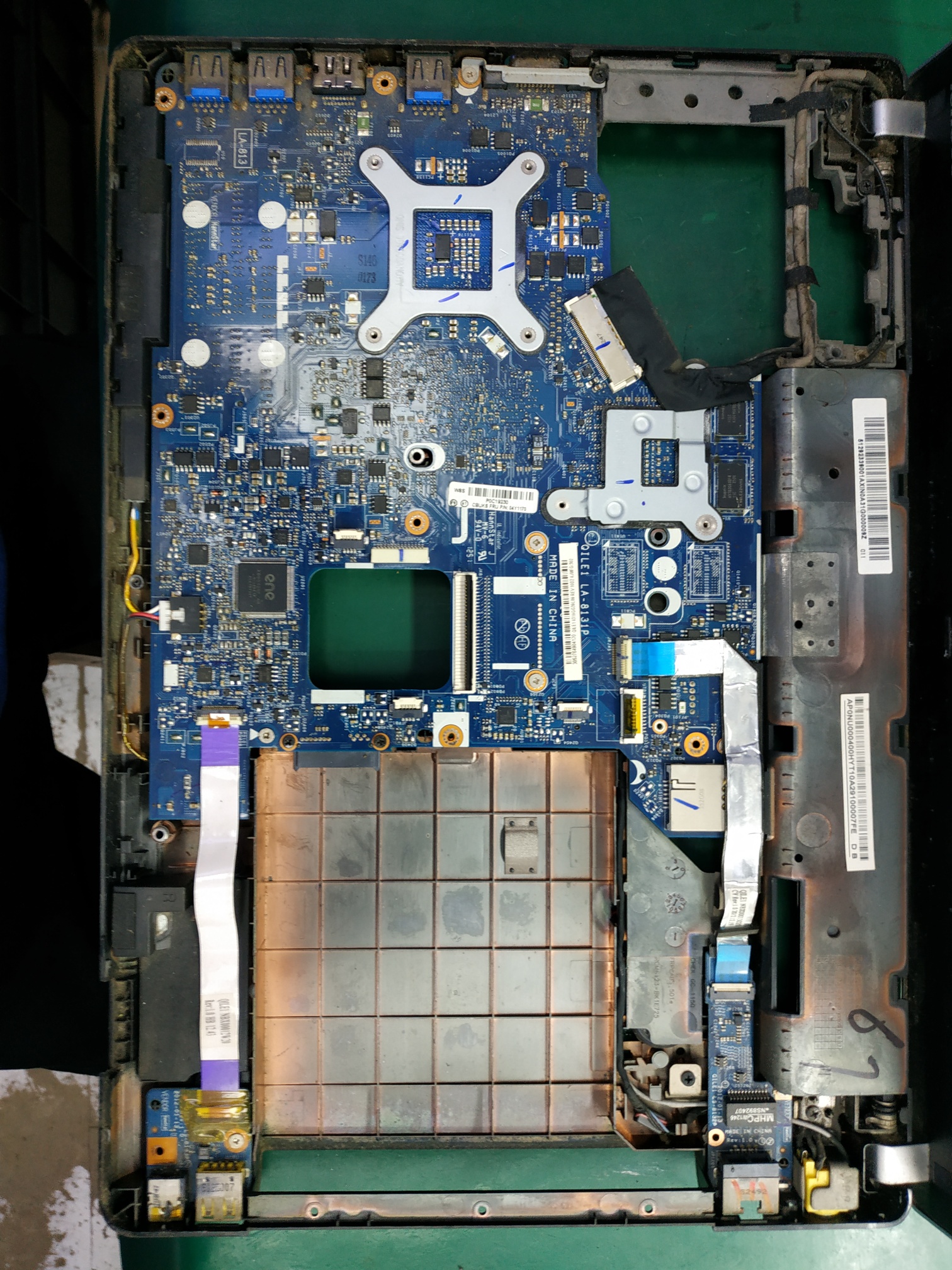 联想e430触发灰屏不开机维修