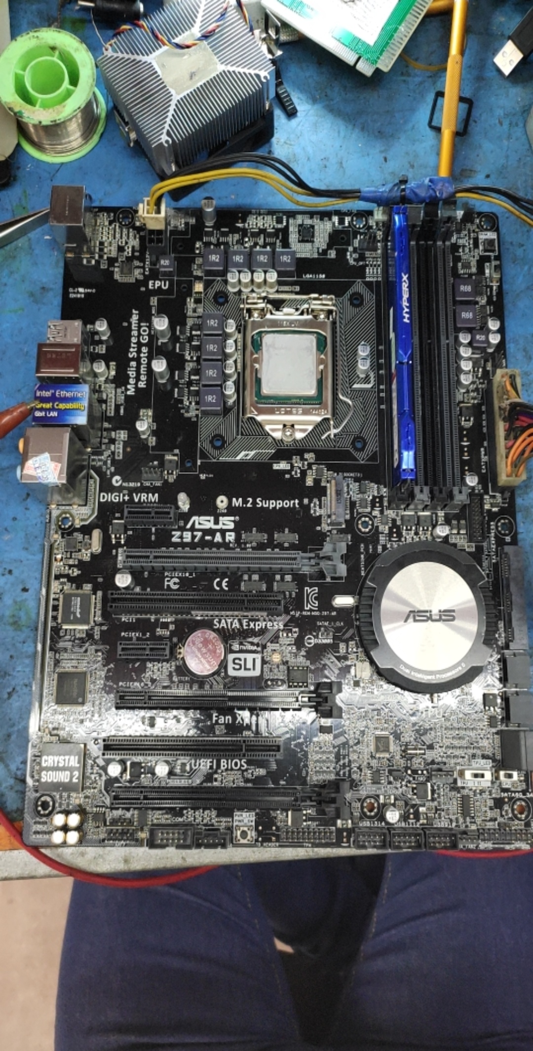 华硕z97-ar 触发后风扇反复转一下停下