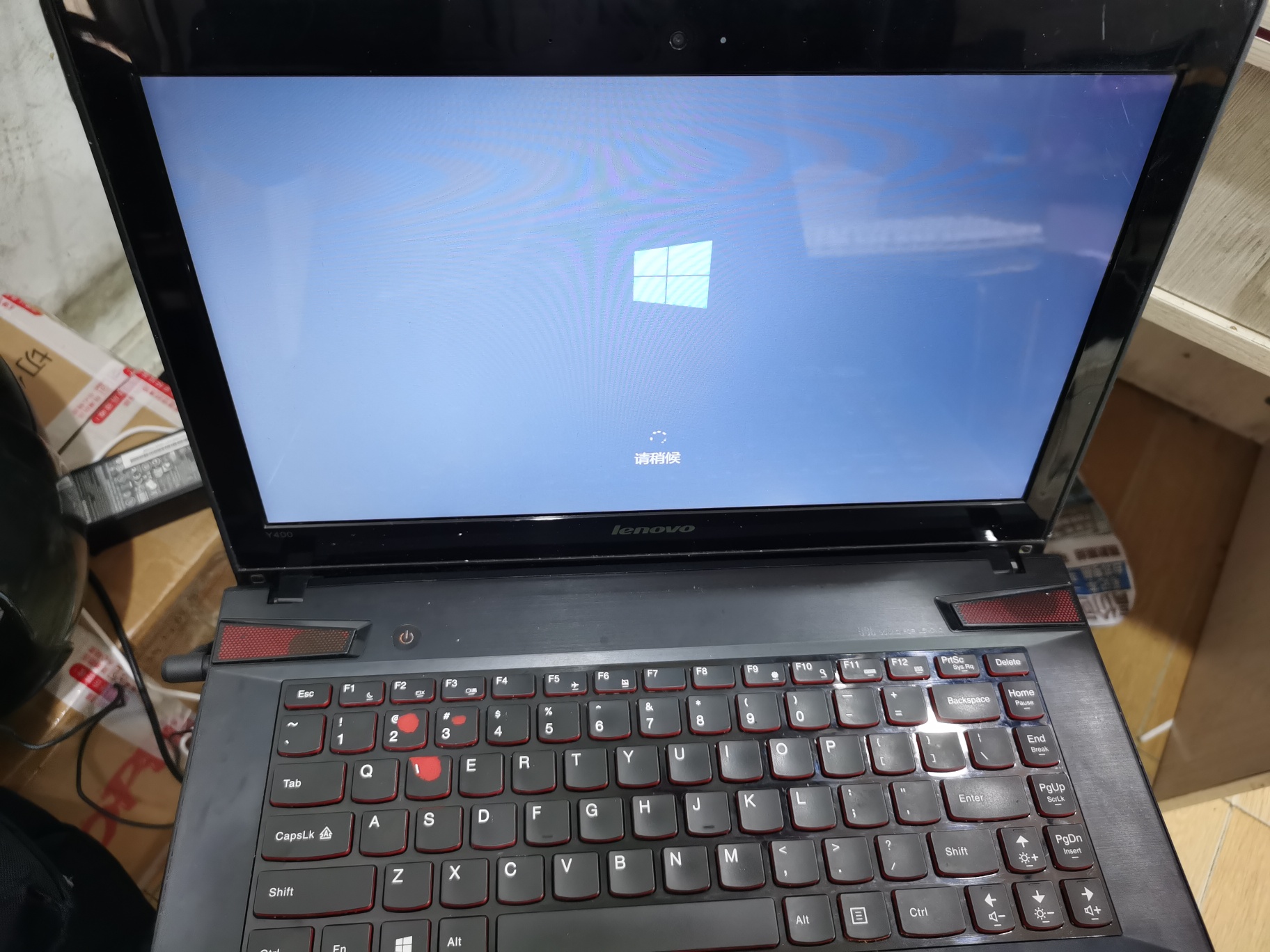 秒杀联想y400开机灰屏 外接花屏