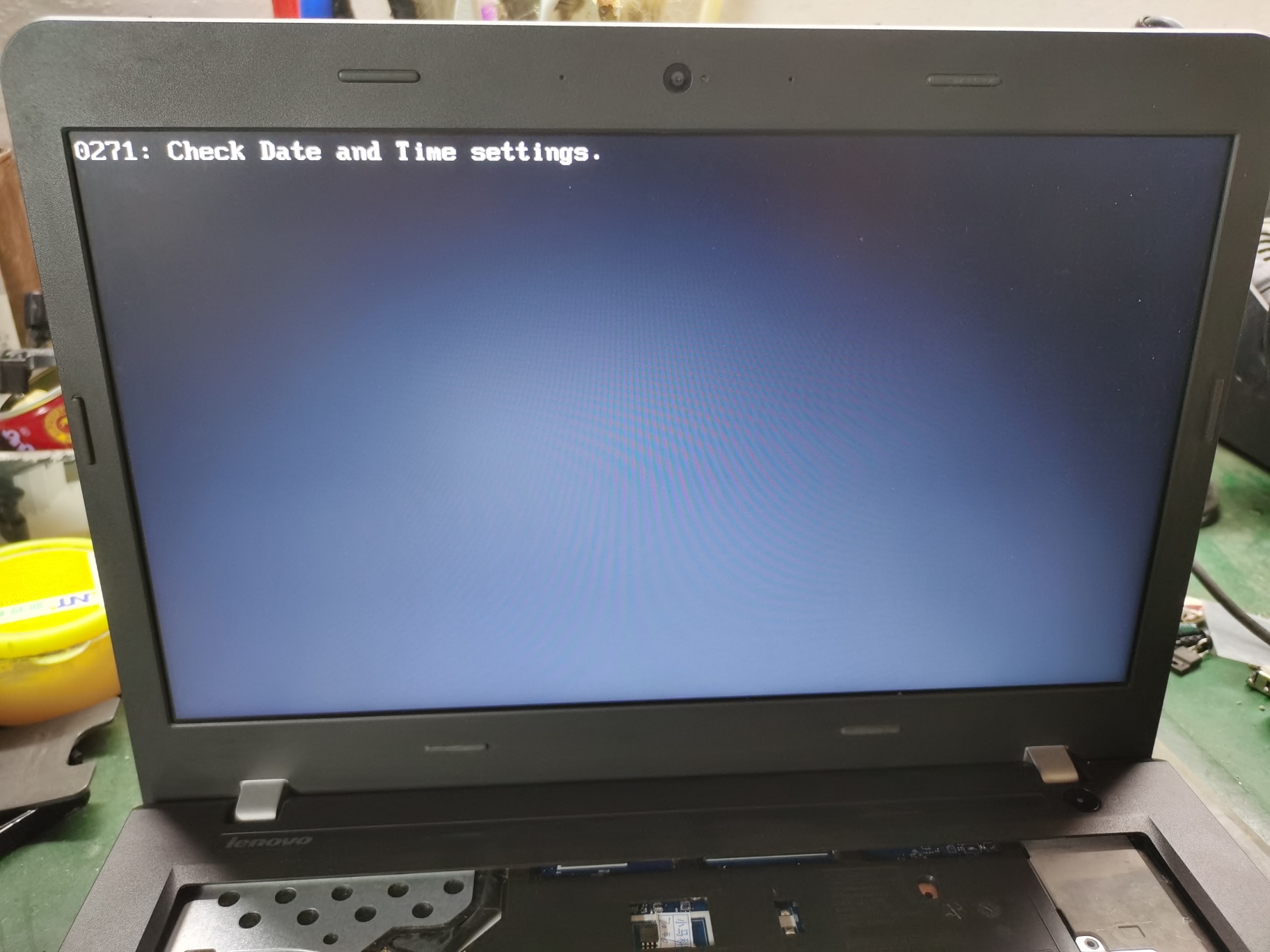 联想e450插电红灯亮三下,不通电维修