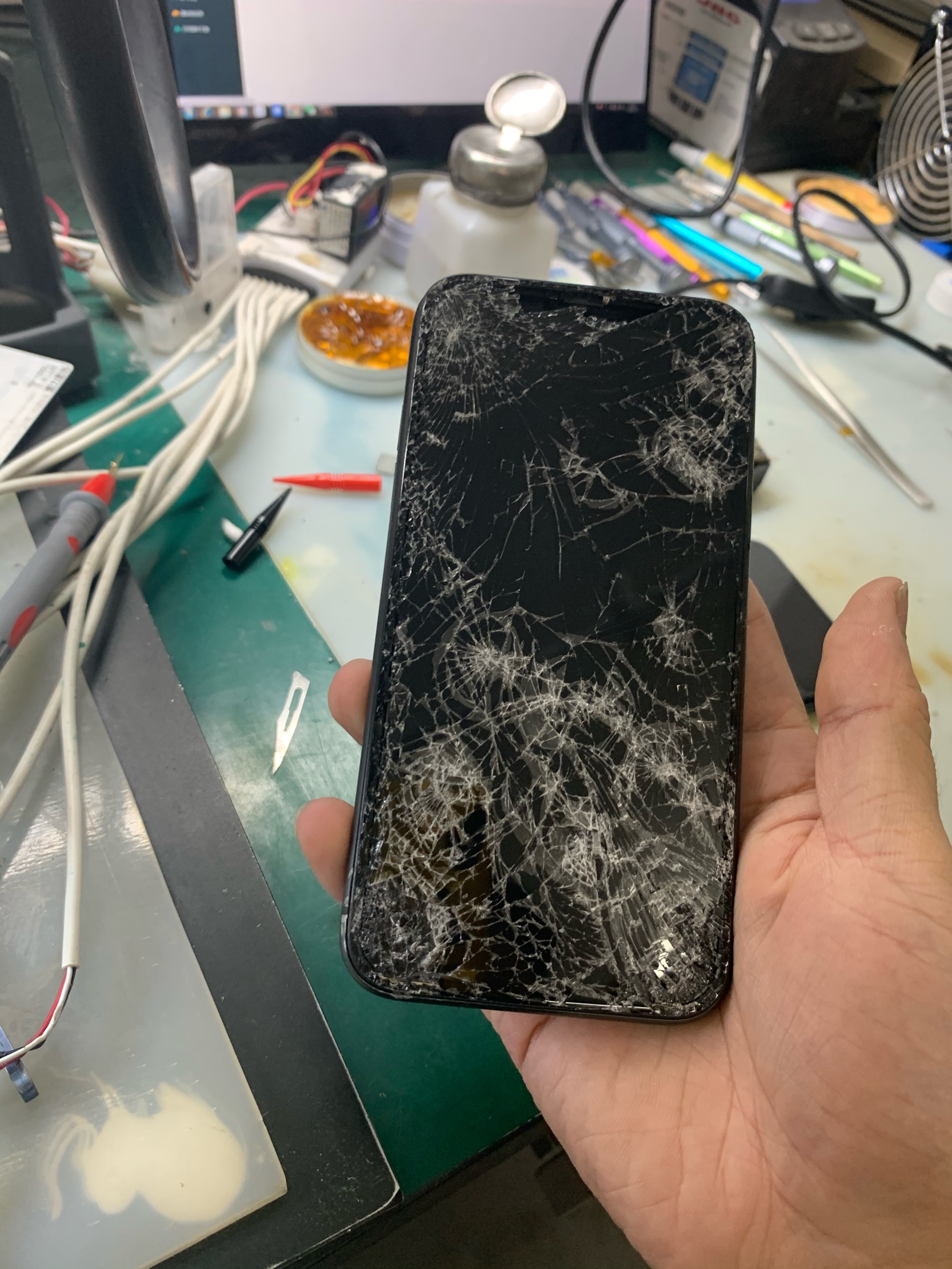 iphone11摔碎图 真实图片