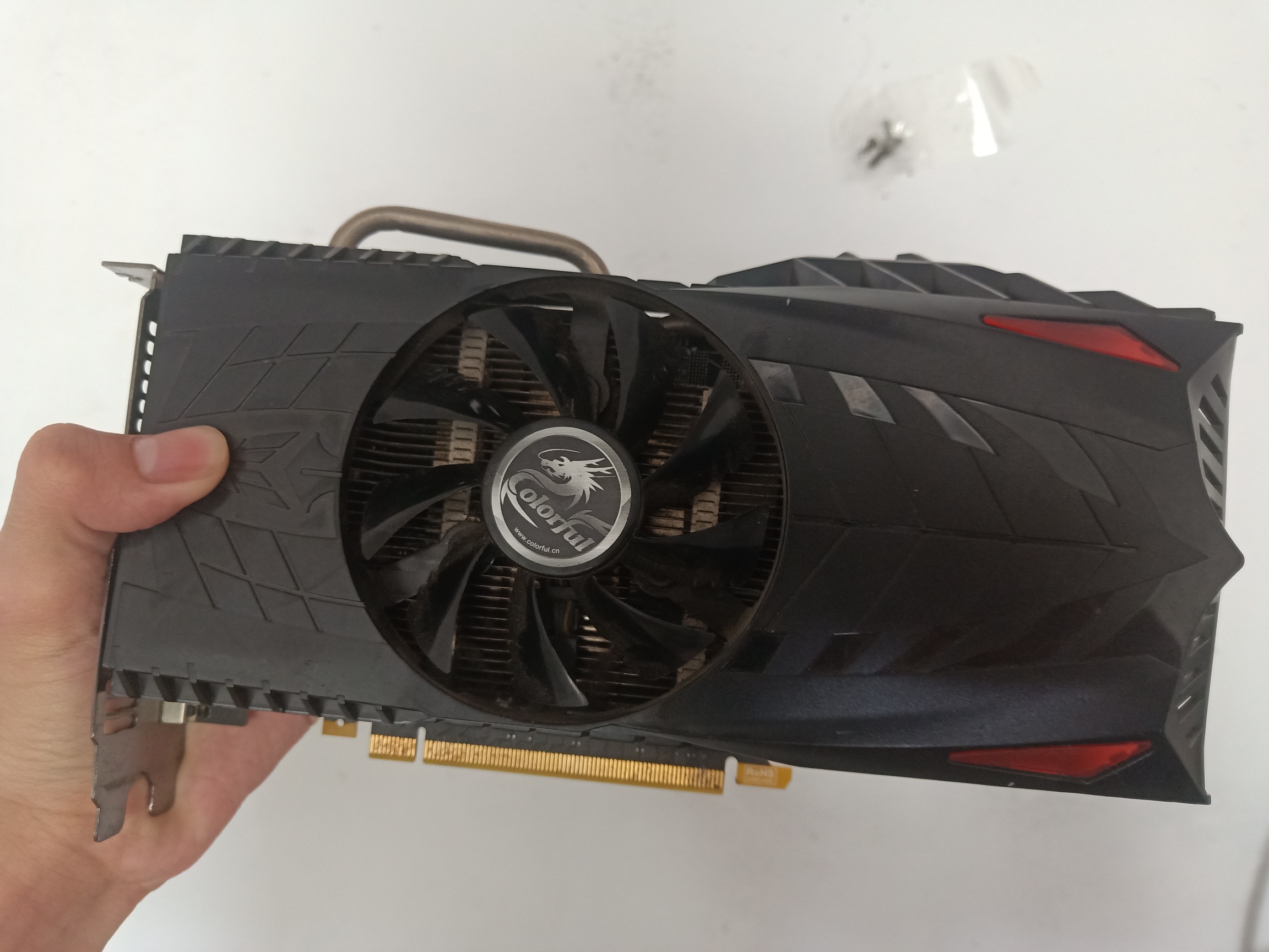 一张七彩虹gtx560se的简单维修