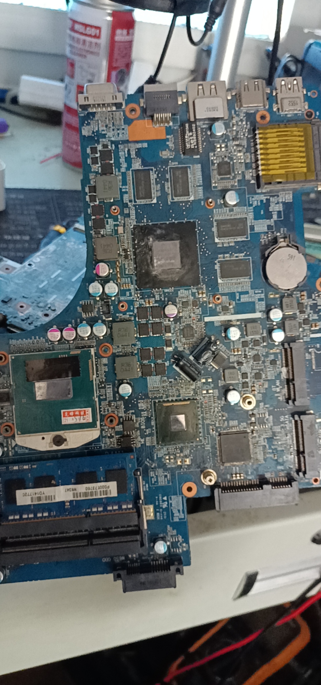 神舟战神k650d-i5-d2开机风扇不转,进系统两分钟后右上角灯闪几下掉电